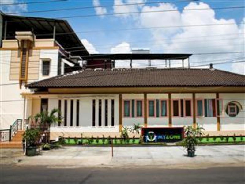 Hotel Myzone Homtel Semarang Esterno foto