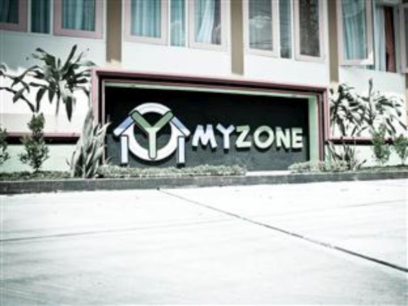 Hotel Myzone Homtel Semarang Esterno foto