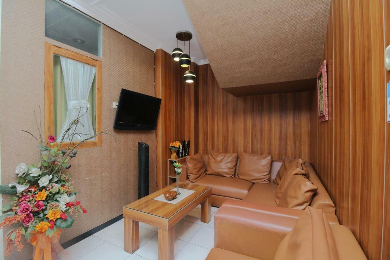Hotel Myzone Homtel Semarang Esterno foto