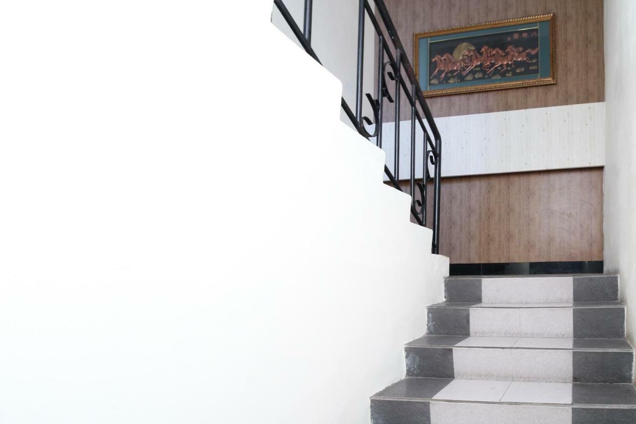 Hotel Myzone Homtel Semarang Esterno foto